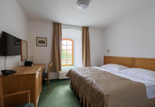 Postel nebo postele na pokoji v ubytování Hotel Mlýn