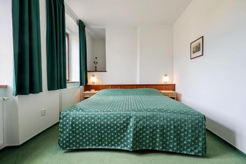 Postel nebo postele na pokoji v ubytování Hotel Mlýn