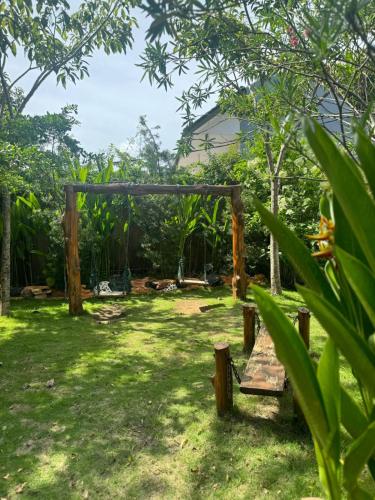 Taman di luar Long Beach Hotel Pangandaran