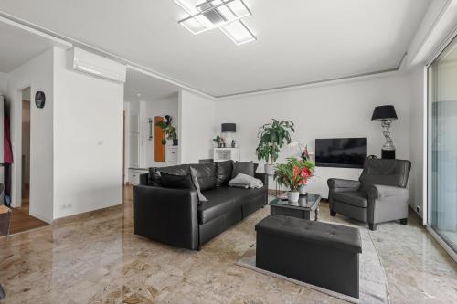 Cannes Sea View ,Beach Access, Private Room, En-Suite & Balcony, Top-Rated