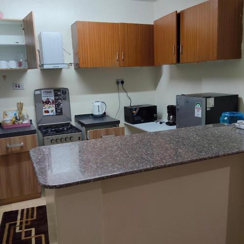 Кухня или мини-кухня в Palmgreen 3 bedroom

