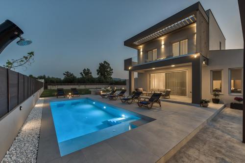 Πισίνα στο ή κοντά στο Villa Luna d'oro by "Elite"