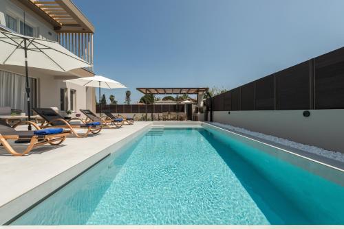 Πισίνα στο ή κοντά στο Villa Luna d'oro by "Elite"