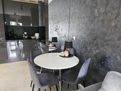 Kuchyňa alebo kuchynka v ubytovaní Przytulny apartament