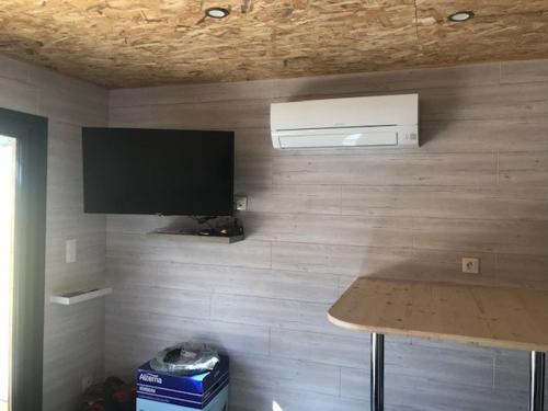 TV a/nebo společenská místnost v ubytování Studio 3 étoiles 20 m2 50 m2 terrasse