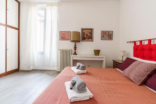 a bedroom with a bed with towels on it at Chianti House, Florence in Florence