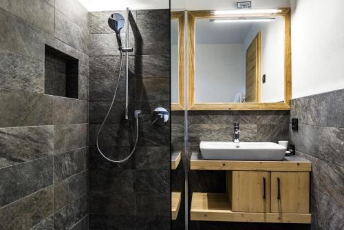 Ένα μπάνιο στο Apartments Grunnes
