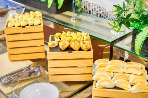 Makanan di atau berdekatan hotel