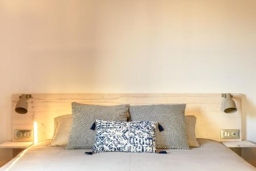 Ένα ή περισσότερα κρεβάτια σε δωμάτιο στο Loft en Provence - Terrasse-Climatisation-Proche Golf et Luberon