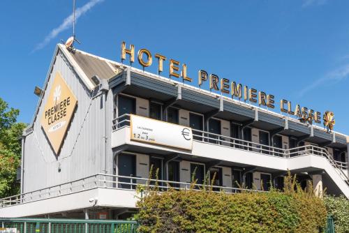 a hotel with a sign on top of it at Premiere Classe Toulon La Seyne-sur-Mer in La Seyne-sur-Mer