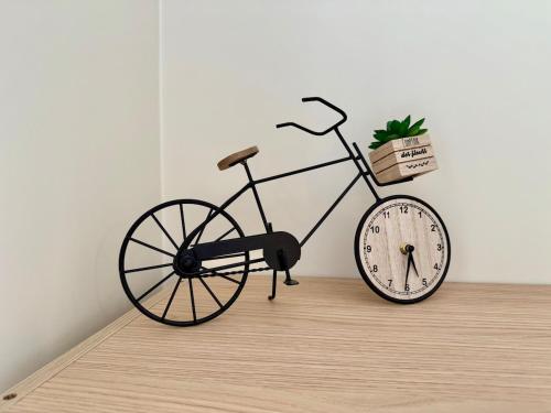 Jízda na kole v ubytování La Maison du Lac sleeps 10 and has air conditioning nebo okolí