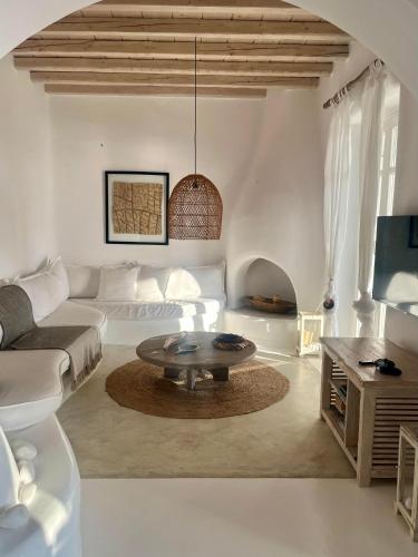 White Luxury Villa with amazing seaview and pool