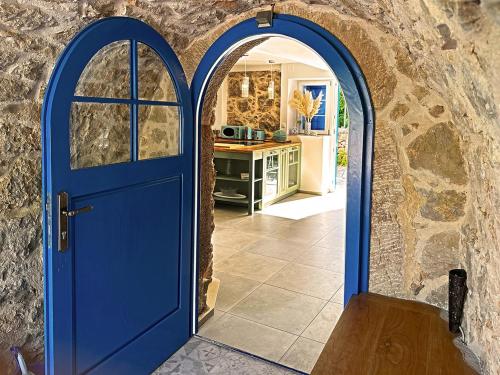 Φωτογραφία από το άλμπουμ του Stone house Emilia with a pool σε Gostinjac