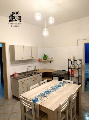 Una cocina o zona de cocina en Il bacio del sole - S. Isidoro