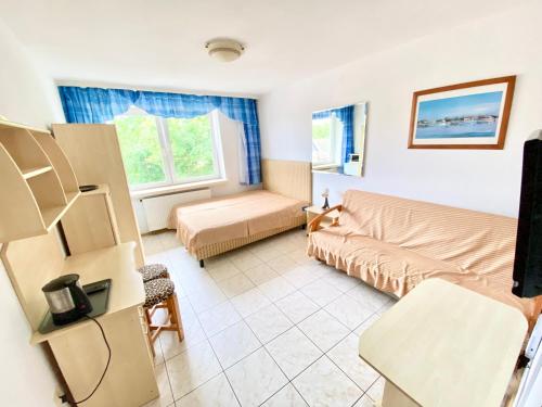 #2 Seaside Studios with Bathroom by Swell