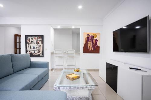 TV a/nebo společenská místnost v ubytování Coral Canteras Playa - Frente al mar - Ideal parejas, familias o trabajo