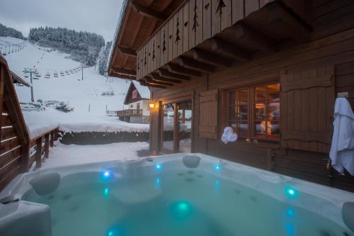 Simply Morzine - Chalet Carving