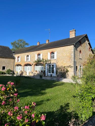Grande maison à la campagne avec piscine