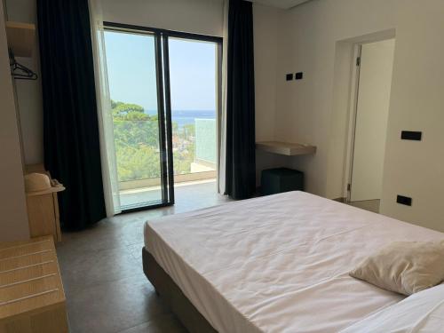 a bedroom with a large bed and a large window at Moddissi Charme in Trappola