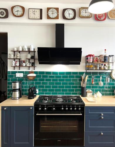 Photo de la galerie de l'établissement Grande maison à la campagne avec piscine, à Arçonnay