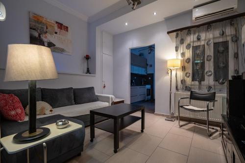 Top-Floor Apt with Private Patio- Nea Ionia by ΜΡS