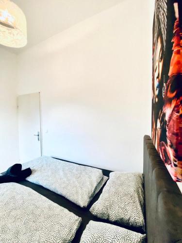 Katil atau katil-katil dalam bilik di Cozy 4-Bedroom shared Apartment ,Perfect for Groups