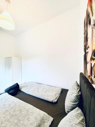 Katil atau katil-katil dalam bilik di Cozy 4-Bedroom shared Apartment ,Perfect for Groups