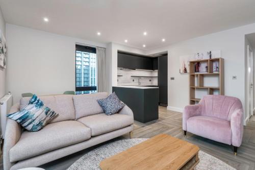 a living room with a couch and a chair at Alameda and Beton in London near Wembley Park in London
