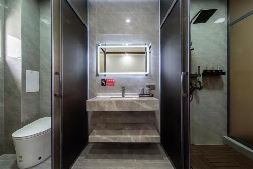 Ένα μπάνιο στο Nebula Retreat Snow Mountain View Bed and Breakfast