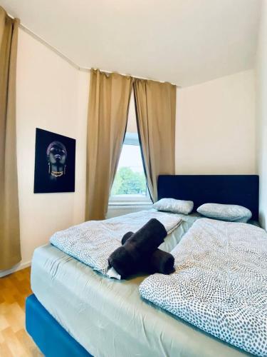 Katil atau katil-katil dalam bilik di Cozy 4-Bedroom shared Apartment ,Perfect for Groups