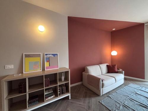 a living room with a white couch and a table at Vista con camera - appartamento Grignolino in Casale Monferrato