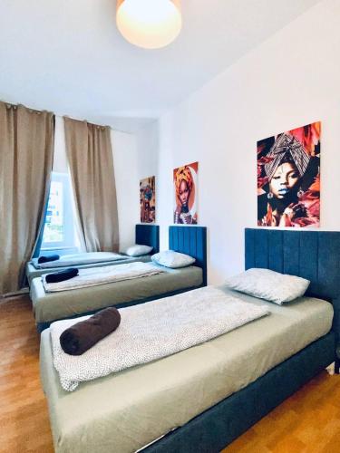 Katil atau katil-katil dalam bilik di Cozy 4-Bedroom shared Apartment ,Perfect for Groups