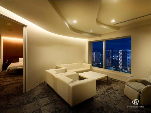 Posezení v ubytování Daiwa Roynet Hotel Numazu