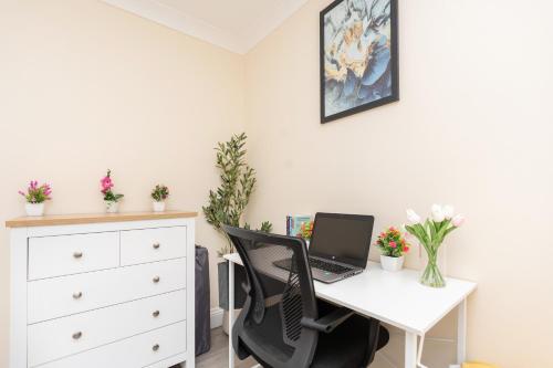 a bedroom with a desk with a laptop computer on it at Open Mind Property -2 Bedrooms with FREE parking in Bournemouth