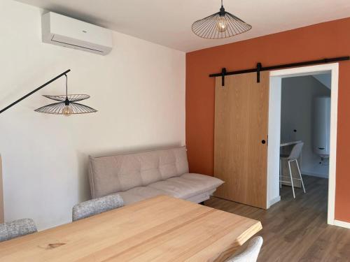Zdjęcie z galerii obiektu Calheta Suites - Vinha & Jardim - Adults-only suites met hottub & zeezicht w mieście Calheta