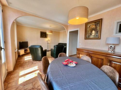 Belle-epoque apartment ,3bedrooms with sea view by Welcome to Cannes