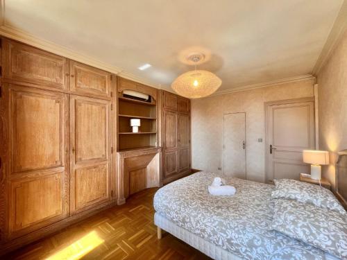 Belle-epoque apartment ,3bedrooms with sea view by Welcome to Cannes