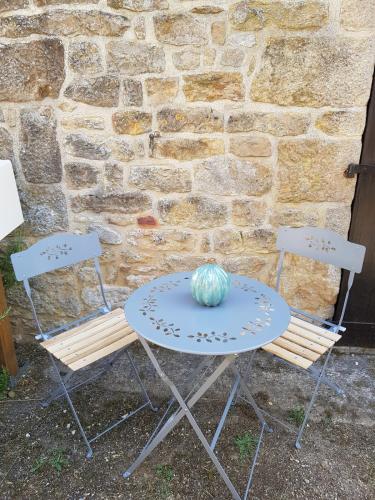 a table and two chairs with a pumpkin on it at Charmante maisonnette entre Padirac et Rocamadour in Miers