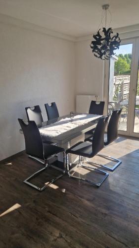 Χώρος καθιστικού στο Red Bull Ring Private Room with Garden and Kitchen