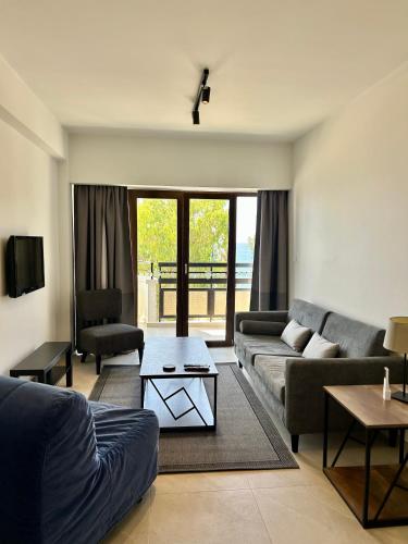 Χώρος καθιστικού στο Pigeon Beach Hotel Apartments 