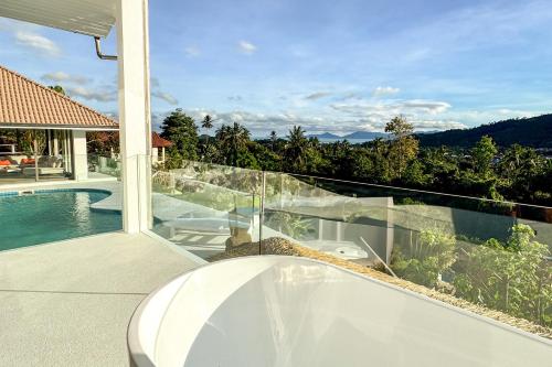 a white bath tub sitting on top of a house at Magnifique Vue Mer - Villa Hidden Paradise Samui in Bophut 