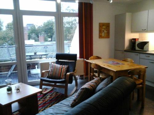 a living room with a couch and a table at Ferienwohnung Deichblick in Schillig