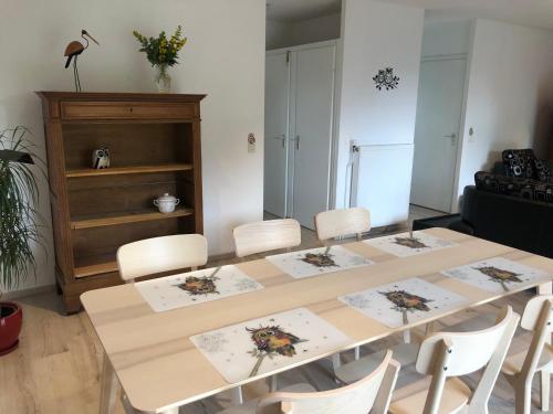 a dining room with a wooden table and chairs at La Chouette du Freyr 3 chambres in Dinant