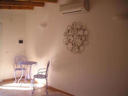 a table and two chairs in a room at E Stelle di A Bella Vista in Bonifacio