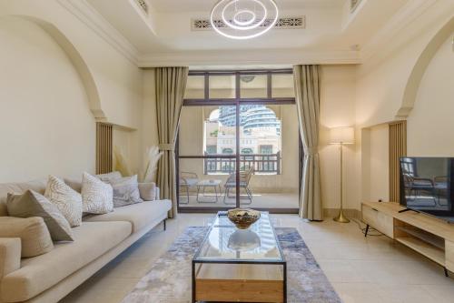 Al Tajer Residence, Oldtown - 1BR Apartment - Allsopp & Allsopp