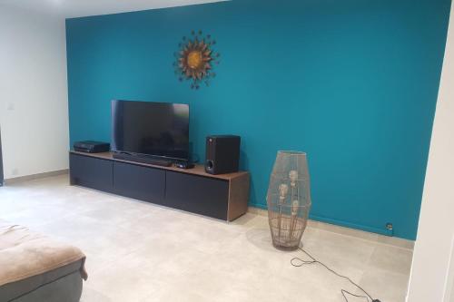 Photo de la galerie de l'établissement Spacious house with garden and pool, à La Motte