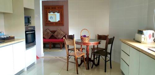 Dapur atau dapur kecil di Samsuria Beach Suite Apartments