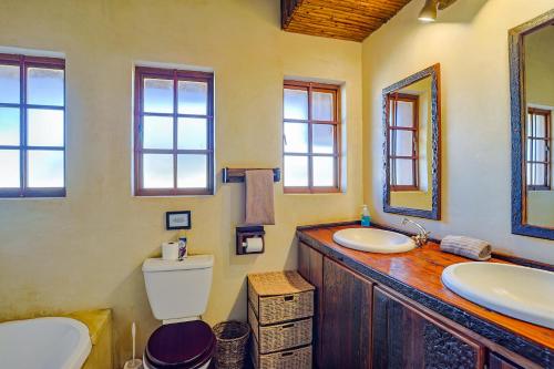 Ένα μπάνιο στο Bush Lodge Retreat Villa 29