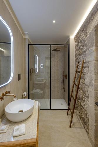 Ένα μπάνιο στο COOL DREAMS Luxury Rooms