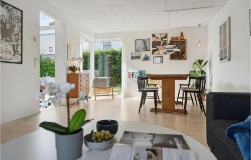 Χώρος καθιστικού στο Nice Apartment In Risskov With Kitchen